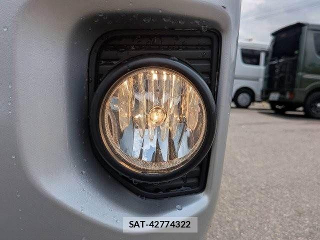 Toyota HIACE VAN 2020-01 8246983-15