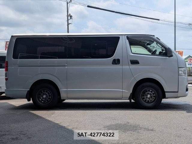 Toyota HIACE VAN 2020-01 8246983-19