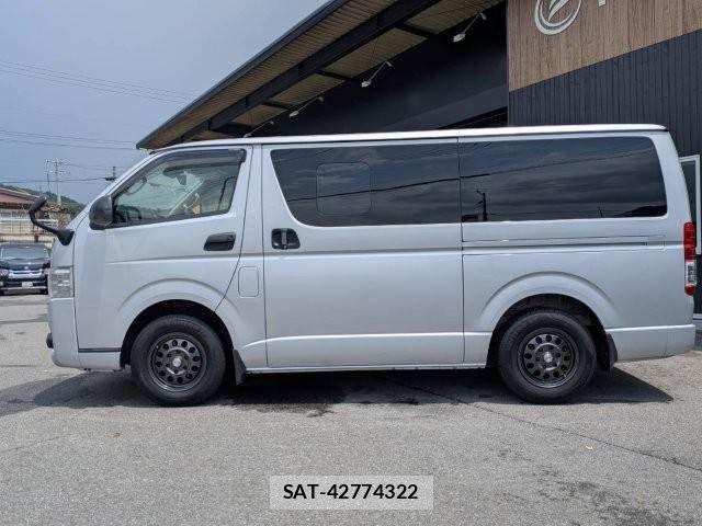 Toyota HIACE VAN 2020-01 8246983-23