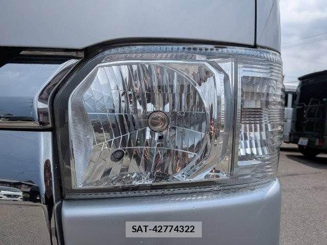 Toyota HIACE VAN 2020-01 8246983-24