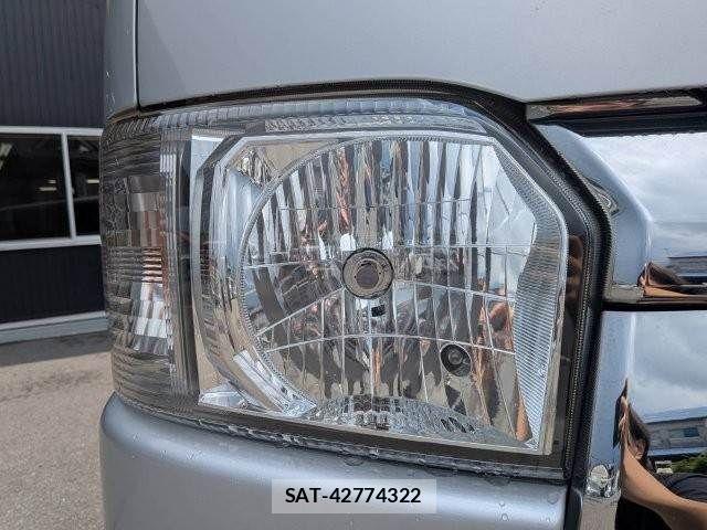 Toyota HIACE VAN 2020-01 8246983-25