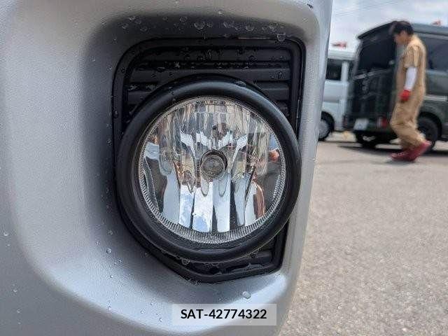 Toyota HIACE VAN 2020-01 8246983-26