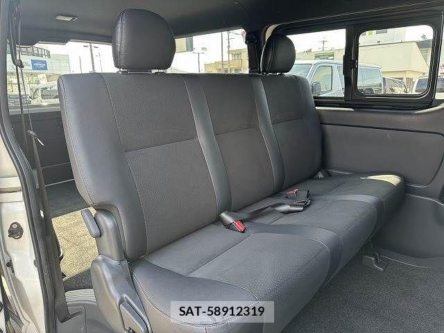 Toyota HIACE VAN 2022-07 8246971-11