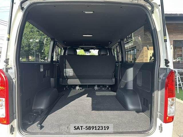 Toyota HIACE VAN 2022-07 8246971-12