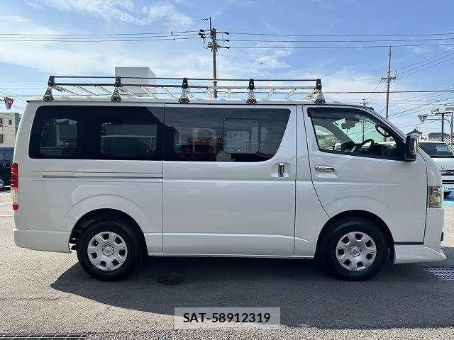 Toyota HIACE VAN 2022-07 8246971-15