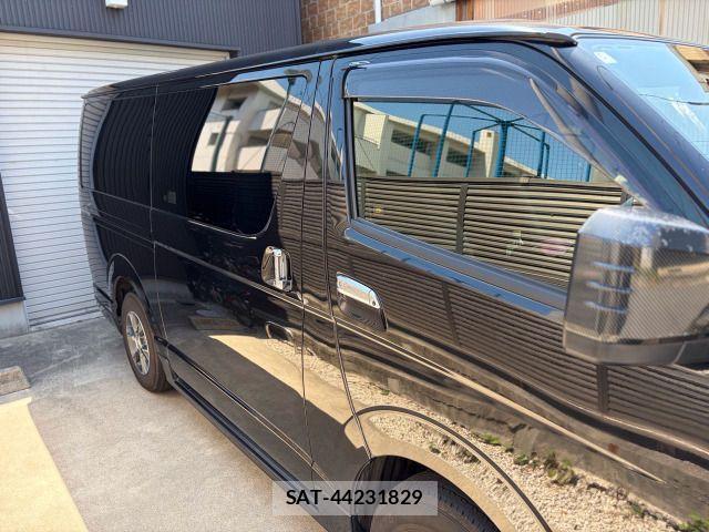 Toyota HIACE VAN 2021-05 8246978-11