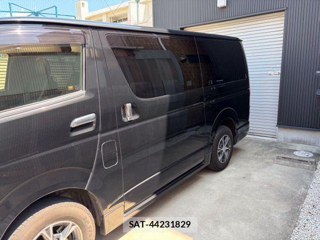 Toyota HIACE VAN 2021-05 8246978-12