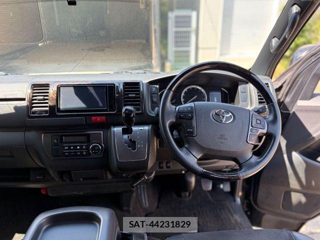 Toyota HIACE VAN 2021-05 8246978-2