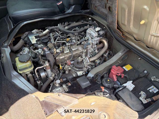 Toyota HIACE VAN 2021-05 8246978-3