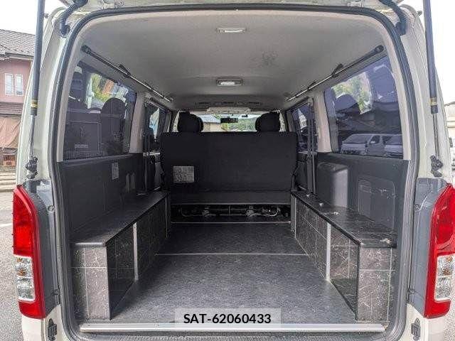 Toyota HIACE VAN 2016-11 8246980-10