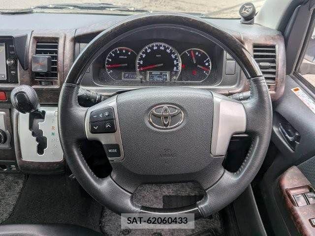 Toyota HIACE VAN 2016-11 8246980-11