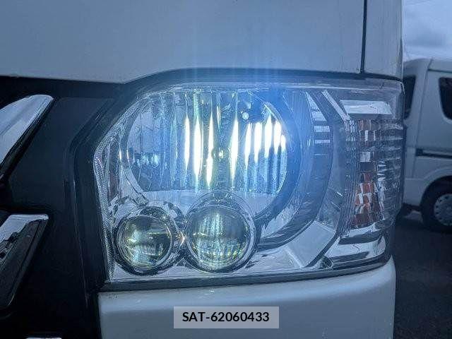 Toyota HIACE VAN 2016-11 8246980-12