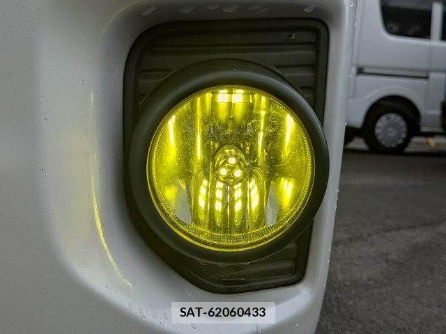 Toyota HIACE VAN 2016-11 8246980-13