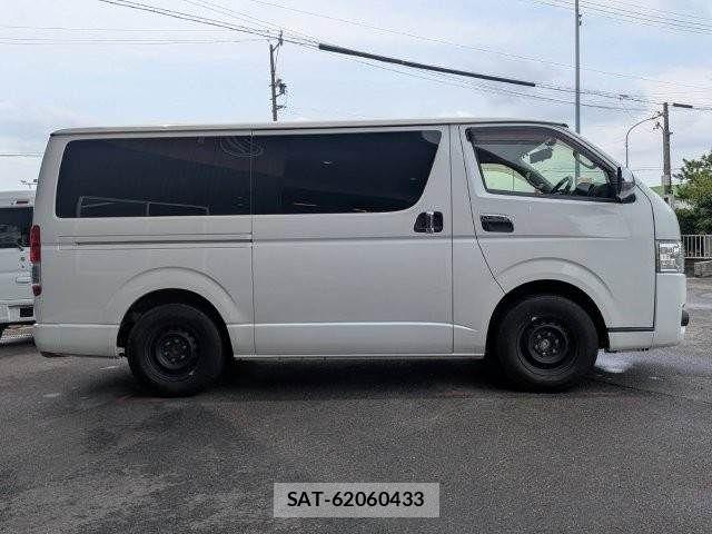 Toyota HIACE VAN 2016-11 8246980-17