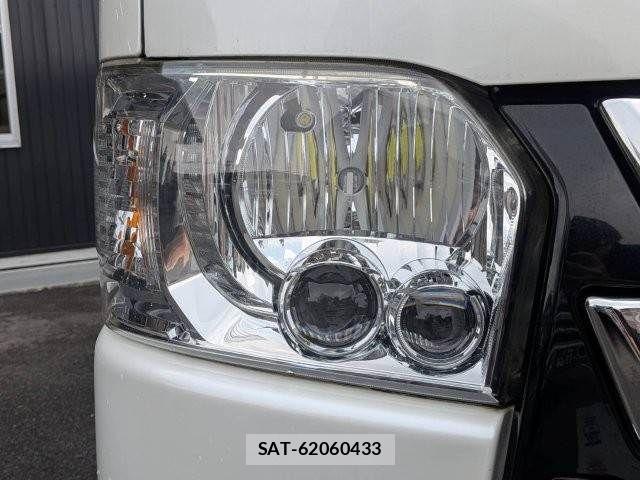 Toyota HIACE VAN 2016-11 8246980-23