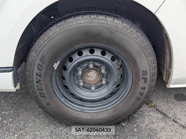 Toyota HIACE VAN 2016-11 8246980-28