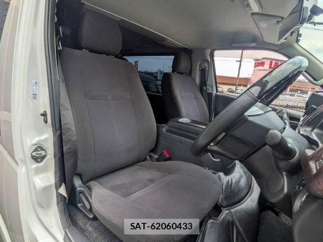 Toyota HIACE VAN 2016-11 8246980-8