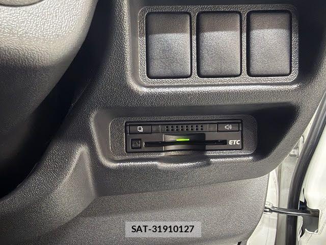 Toyota HIACE VAN 2014-10 8246981-11