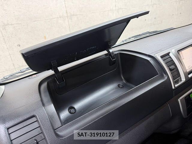 Toyota HIACE VAN 2014-10 8246981-17