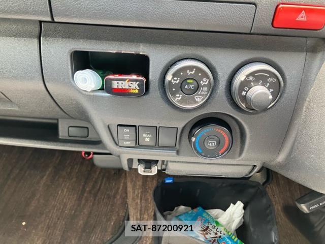 Toyota HIACE VAN 2017-07 8317715-17