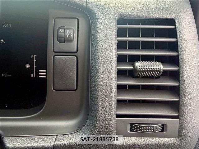 Toyota HIACE VAN 2026-07 8317701-10
