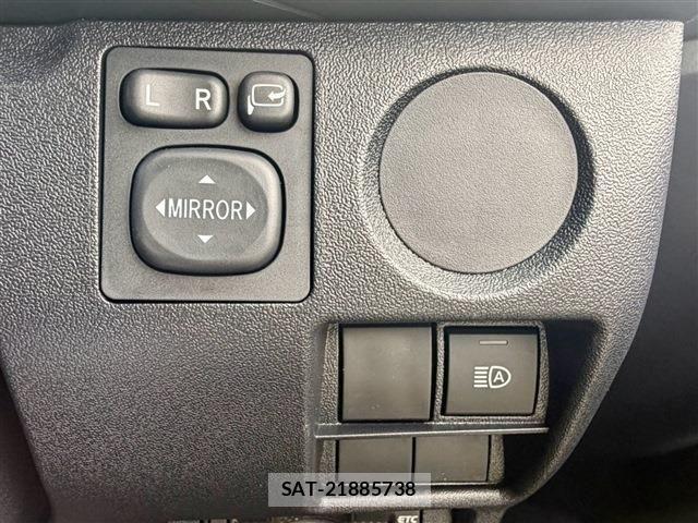 Toyota HIACE VAN 2026-07 8317701-11