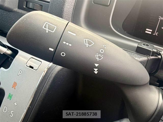 Toyota HIACE VAN 2026-07 8317701-15