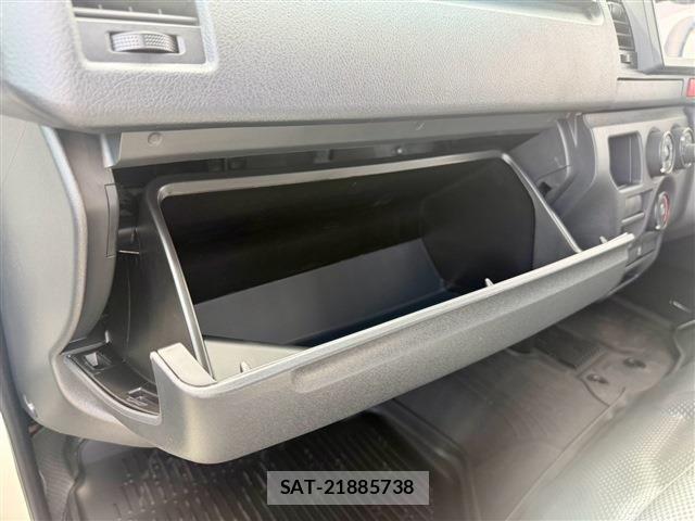 Toyota HIACE VAN 2026-07 8317701-23