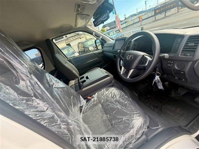 Toyota HIACE VAN 2026-07 8317701-25