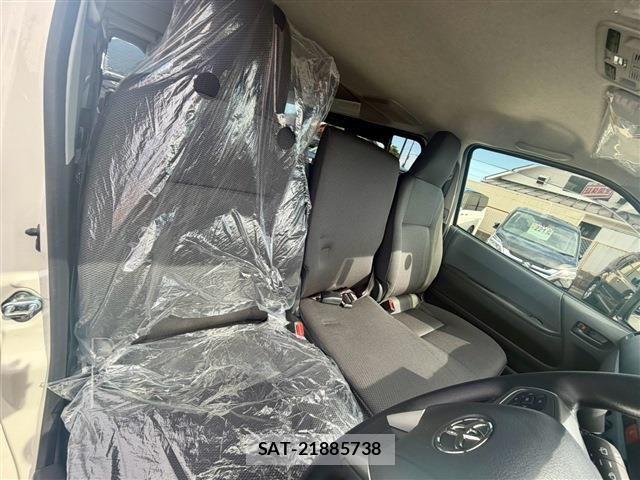 Toyota HIACE VAN 2026-07 8317701-27