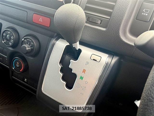 Toyota HIACE VAN 2026-07 8317701-8