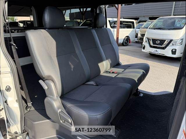 Toyota HIACE VAN 2022-06 8317699-9