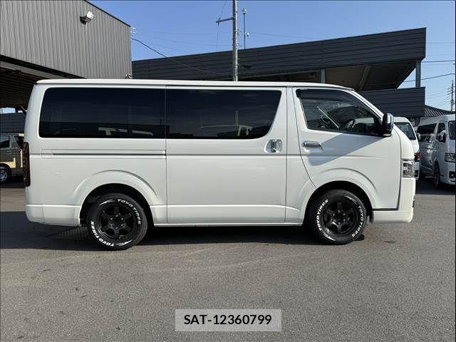 Toyota HIACE VAN 2022-06 8317699-12