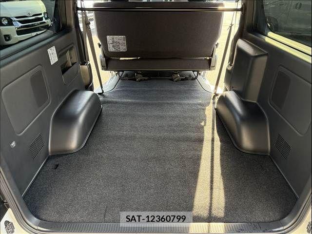 Toyota HIACE VAN 2022-06 8317699-19