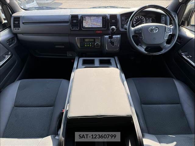 Toyota HIACE VAN 2022-06 8317699-3