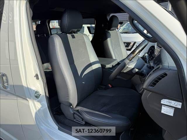 Toyota HIACE VAN 2022-06 8317699-8