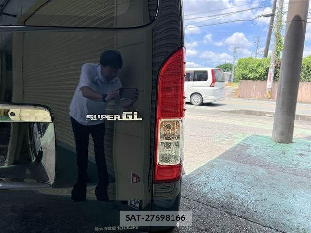 Toyota HIACE VAN 2023-09 8317703-9