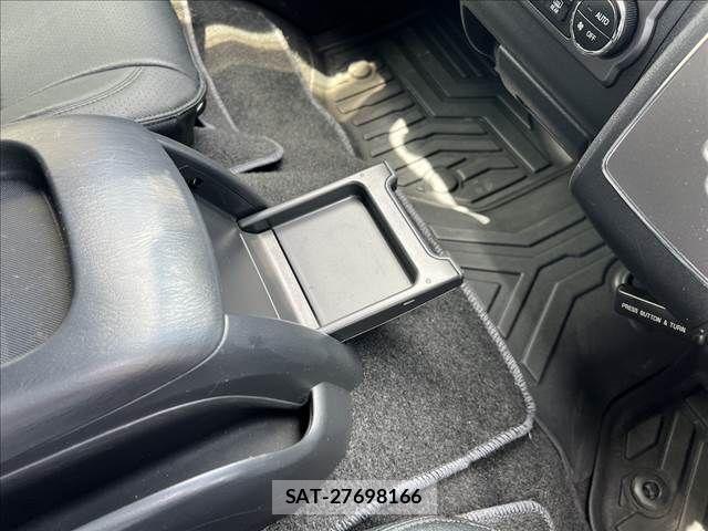 Toyota HIACE VAN 2023-09 8317703-18