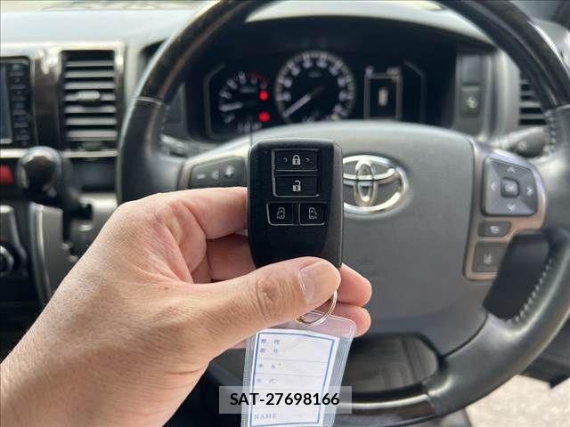 Toyota HIACE VAN 2023-09 8317703-24