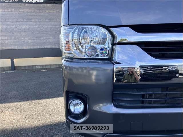 Toyota HIACE VAN 2021-04 8317702-9