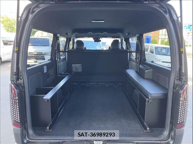 Toyota HIACE VAN 2021-04 8317702-19