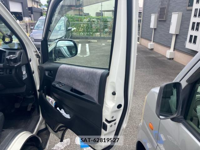 Toyota HIACE VAN 2005-09 8317716-11