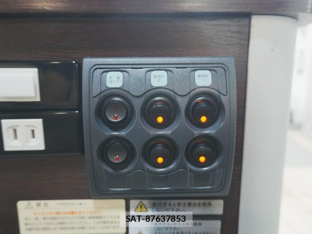 Toyota HIACE VAN 2022-03 8338235-14