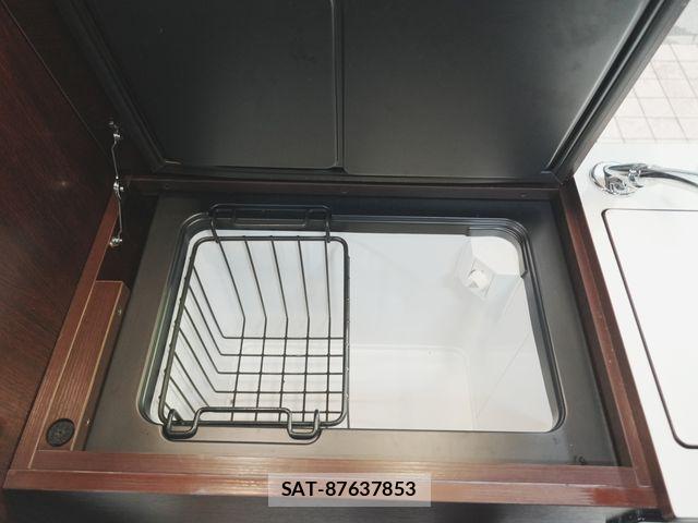 Toyota HIACE VAN 2022-03 8338235-18
