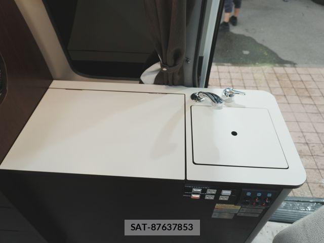 Toyota HIACE VAN 2022-03 8338235-19