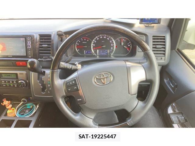 Toyota HIACE VAN 2016-01 8338251-19