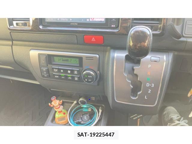 Toyota HIACE VAN 2016-01 8338251-23