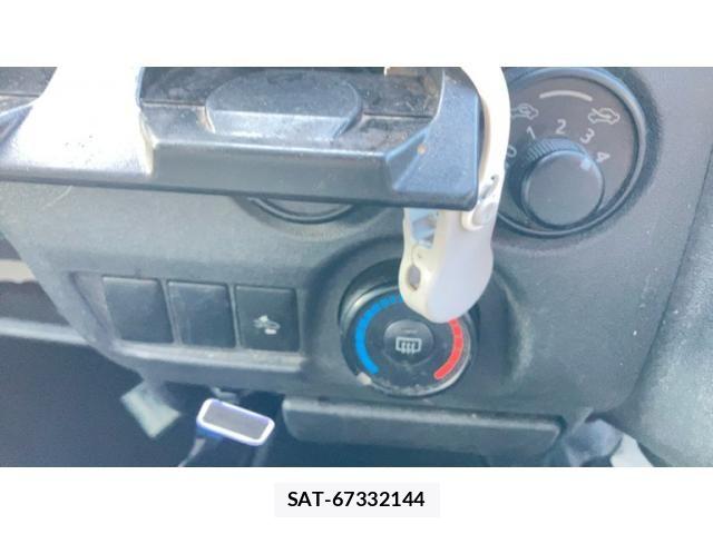 Toyota HIACE VAN 2021-12 8338249-16