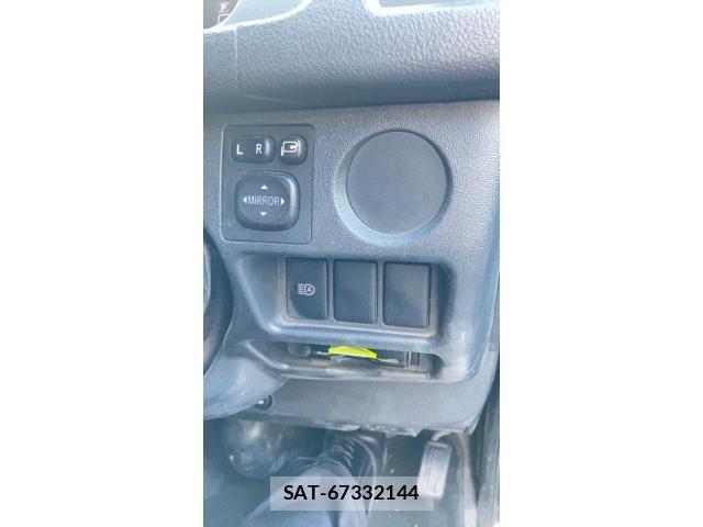 Toyota HIACE VAN 2021-12 8338249-17