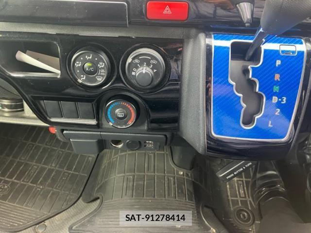 Toyota HIACE VAN 2014-10 8338256-19